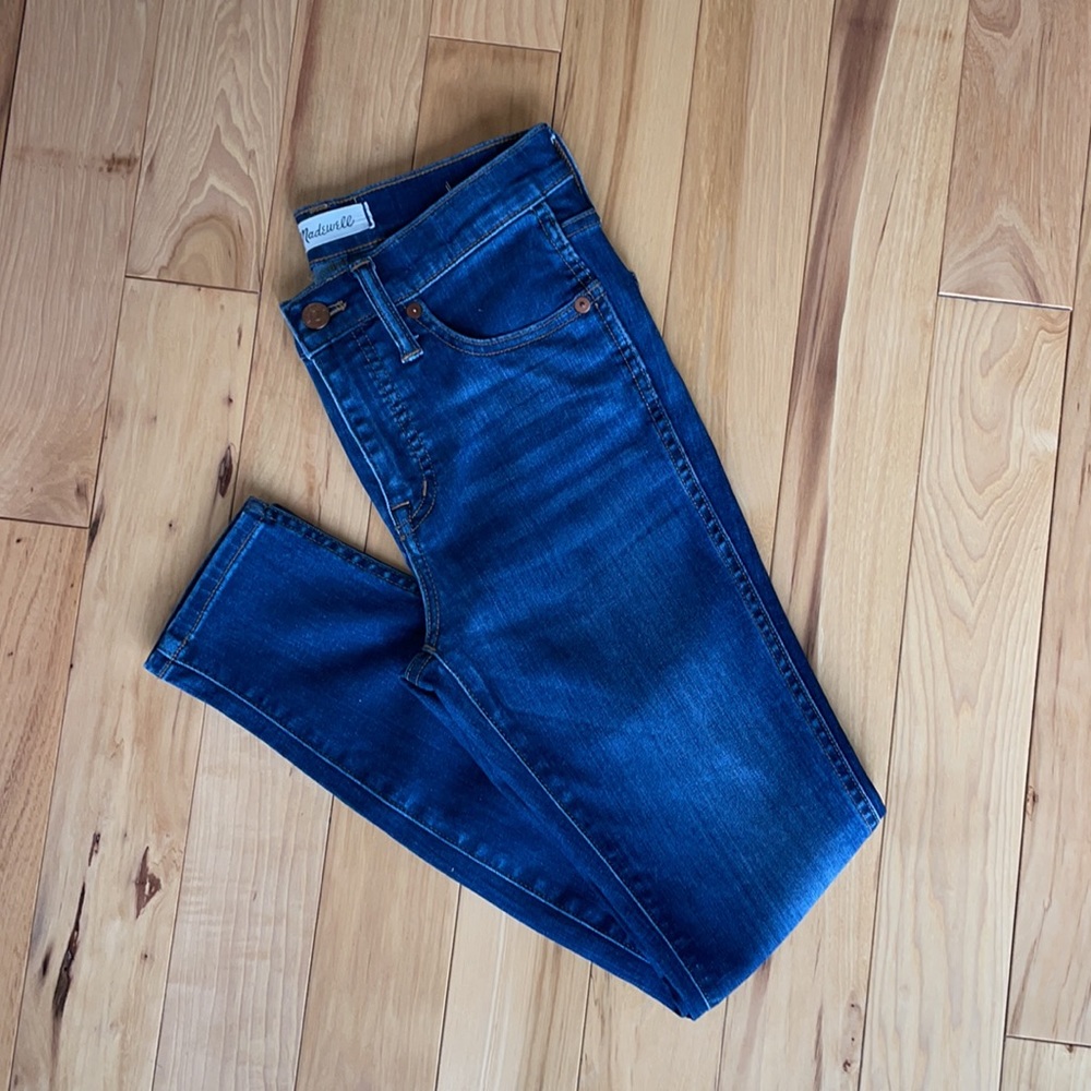 Like New - Madewell 10” High Rise Skinny.